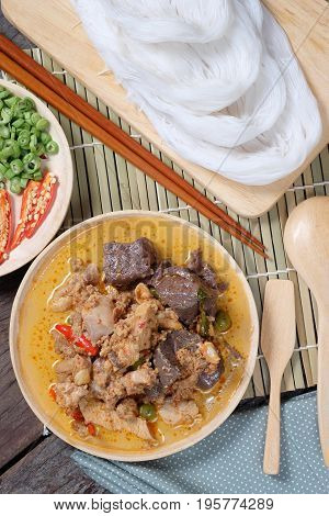Thai Rice Noodles with Chicken Curry in Coconut Milk (Kanom Jeen Nam Ya Kai) and Thai Iced Tea