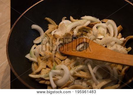 Lactarius piperatus with onion and salted and toasted bread