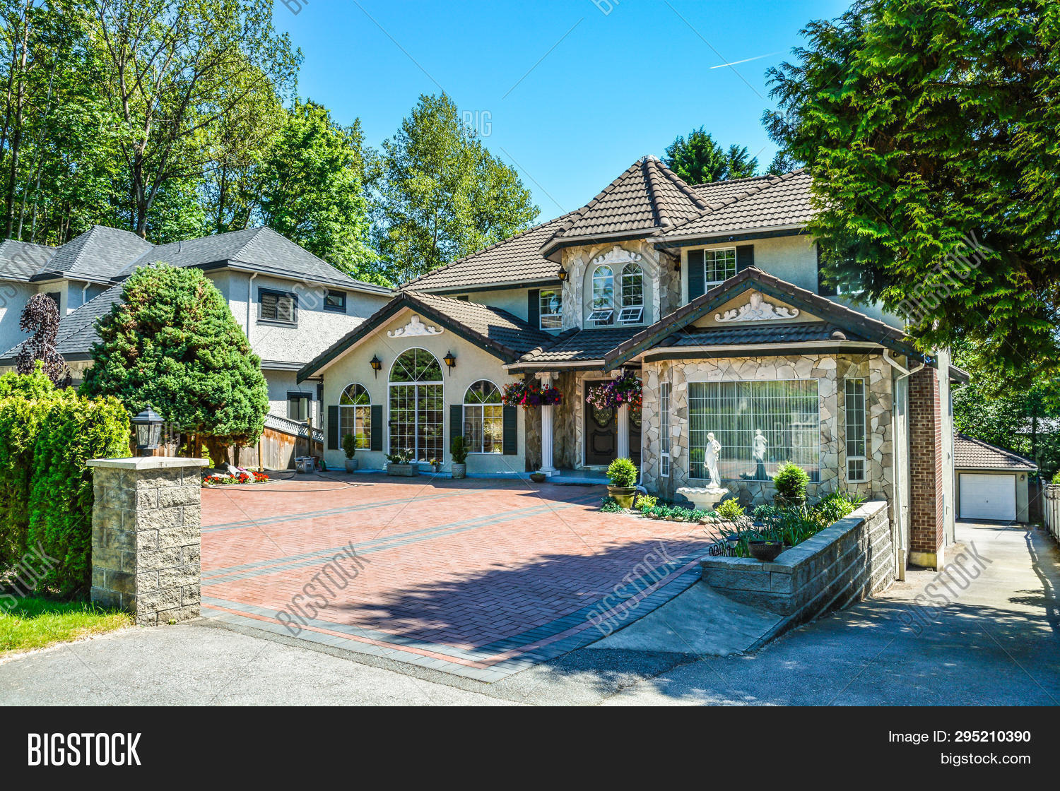 Luxury Residential Image & Photo (Free Trial) | Bigstock