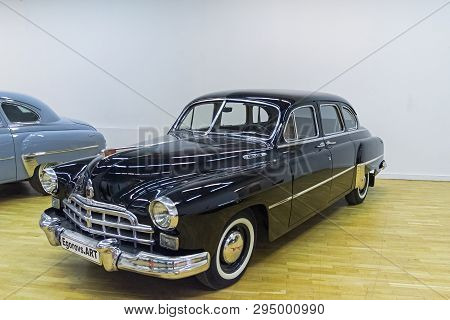 Gaz-12 Zim Car
