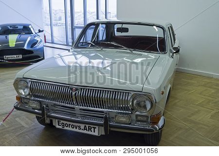 Moscow, Russia - November 10, 2018: Volga Gaz-24 Car  (made In 1983) At The Exhibition Of Old And Ra