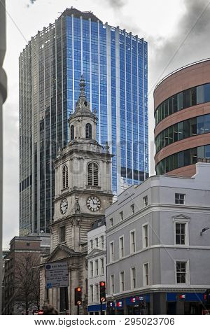 St Botolph-without-bishopsgate, Busy Exterior Set Against Modern Offices London, United Kingdom, Arc
