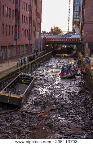 Manchester, United Kingdom - February 17, 2019: View Of The Rochdale Canal In Manchester, England Se