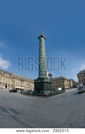 Vista di Place Vendome a Parigi