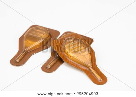 Essential Oil Spot-on Drips For Dog To Restore Skin Hydration.