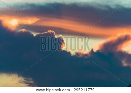 View Of Clound And Red Light, Fijian, China.view Of Clound And Red Light, Fijian, China