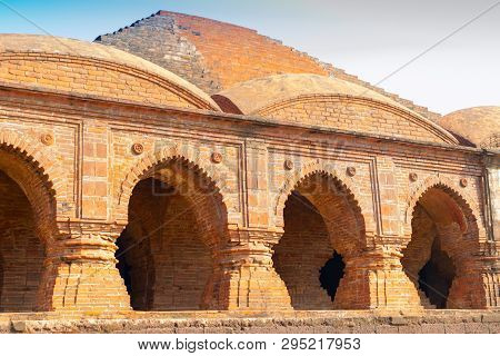 Arches Of Rasmancha, Oldest Brick Temple Of India -tourist Attraction In Bishnupur, West Bengal, Ind