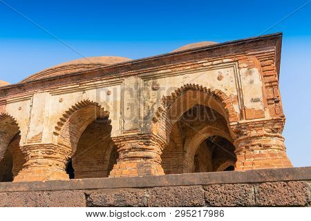 Arches Of Rasmancha, Oldest Brick Temple Of India -tourist Attraction In Bishnupur, West Bengal, Ind