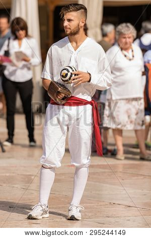 Verona, Italy - September 21, 2014: Tocati, International Festival Of Street Games. Athlete Of Treia