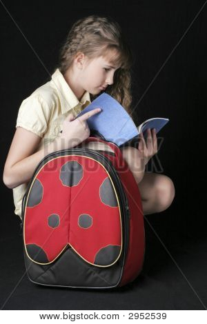 Ragazza con borsa