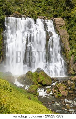 An image of the Marokopa Falls New Zealand