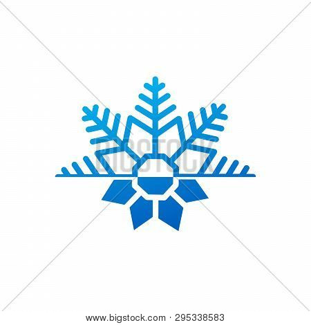 Snowflake With Sun Icon. Elements Of Christmas Holidays In Multi Colored Icons. Vector Illustration 