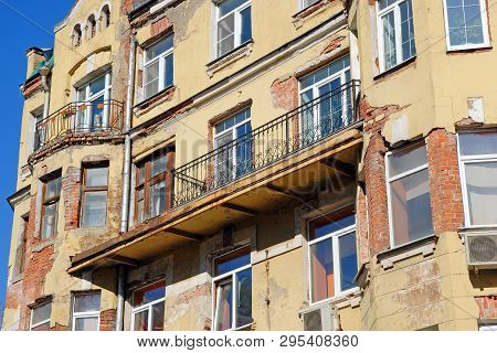Moscow, Russia - March, 2019: The Dilapidated Facade Of A Five-story Brick Office Building Built In 