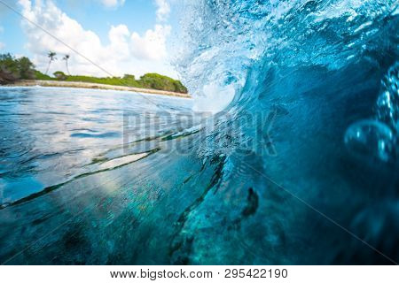 Ocean wave barrels at Honkeys surf spot in the Maldives