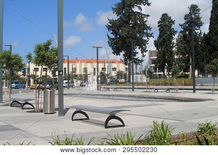 Paphos, Cyprus, April 11th, 2019: Fountain On Kennedy Square In Pano Paphos (ktima) On A Sunny Day