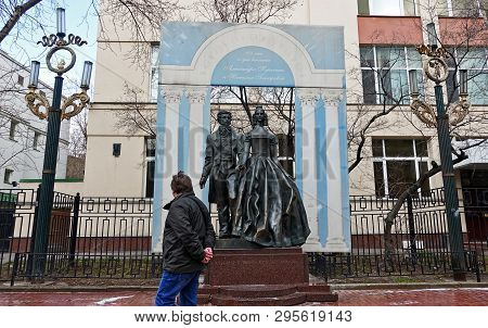 Moscow, Russia. April 14, 2019 Monument To Pushkin And Goncharova In Moscow On The Arbat. The Monume