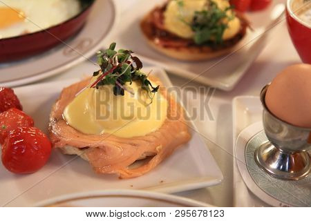 Egg Benedict With Ham, Spinach And Hollandaise Sauce