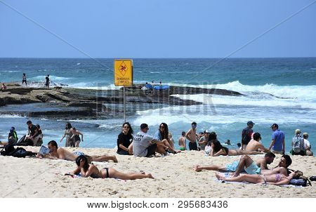 Tamarama, Australia - Nov 4, 2018. People Relaxing At The Beach On A Hot Sunday In Spring Time. Tama