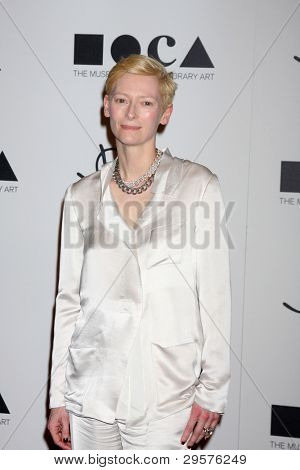 LOS ANGELES - JAN 30: Tilda Swinton arriva all'apertura Boutique Pomellato presso Pomellato Boutique su 