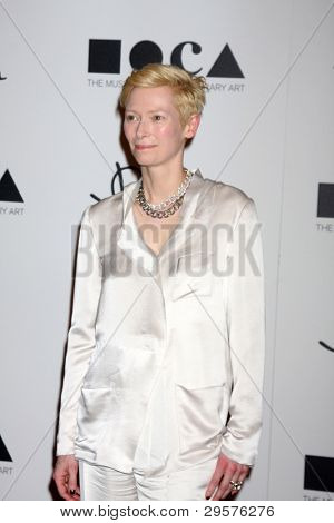 LOS ANGELES - JAN 30: Tilda Swinton arriva all'apertura Boutique Pomellato presso Pomellato Boutique su 