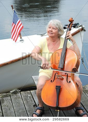 Kvindelige cellist.