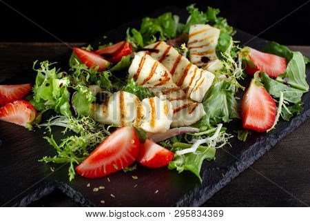 Salad With Grilled Halumi With Strawberries And Arugula-2.