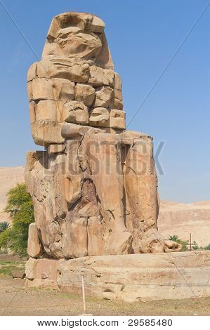 Destra statua dei due Colossi di Memnone (Luxor, Egitto)