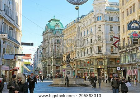 Vienna, Austria - January 8, 2019: Graben, A Famous Pedestrian Street Of Vienna With A Plague Column