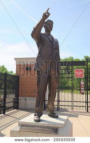 May 30, 2016, Oxford, Oh, Paul Dietzel Statue At Miami University Yager Stadium College Football, Cr