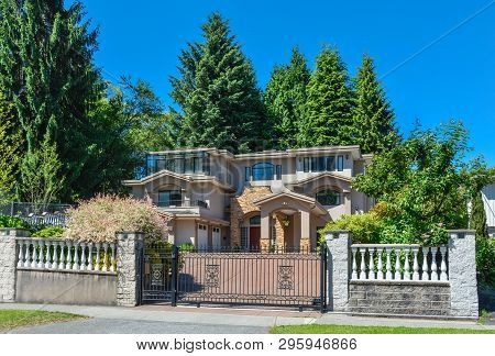 Luxury Residential House With Double Garage And Metal Gate In Front. Beautiful House In Suburb Of Va