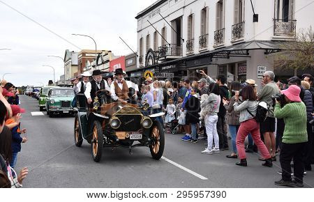 Bowral, Australia - Sept 22, 2018. Tulip Time Street Parade Features Classic And Vintage Cars, March