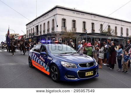 Bowral, Australia - Sept 22, 2018. Tulip Time Street Parade Features Classic And Vintage Cars, March