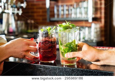friends drinking mocktail in the bar