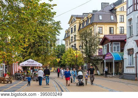 Zelenogradsk, Russia - September 26, 2020: Pedestrian Kurortny Prospekt In Zelenogradsk, Russia. A P