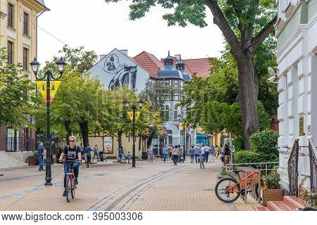 Zelenogradsk, Russia - September 26, 2020: Pedestrian Kurortny Prospekt In Zelenogradsk, Russia. A P
