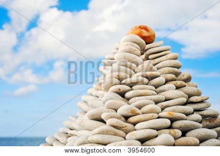 Piramide di pietre
