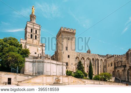 Saint-benezet, Avignon, Provence, France. Popes Palace, Saint-benezet Avignon Provence France Famous
