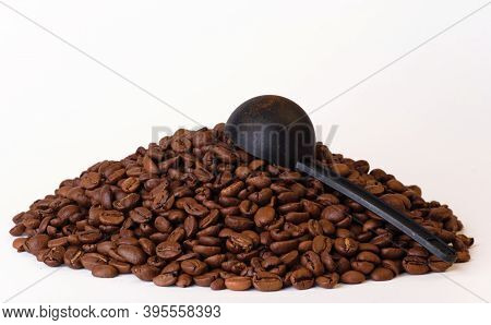 Black Coffee Beans Arabica Rabusta With Black Plastic Spoon