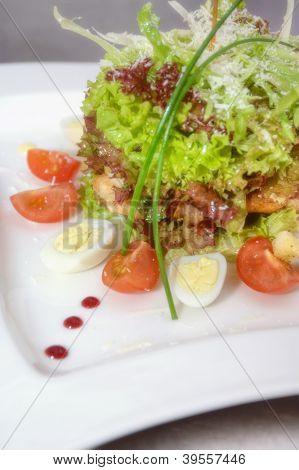 Insalata tiepida di verdure e carne
