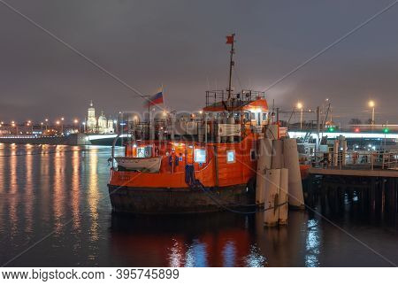 Saint-petersburg, Russia - November 18, 2020: Water Cleaning Ship Station On The Pier Of Makarov Emb