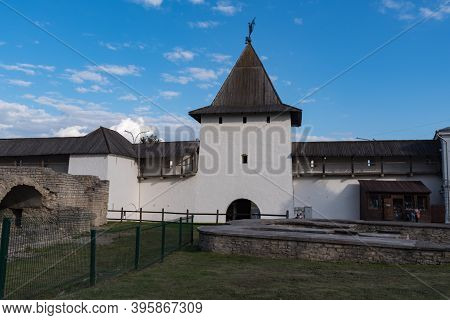 The Pskov Krom (or Pskov Kremlin). The Rybnitskaya Tower (or Tower Near The Holy Gates).