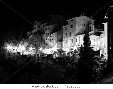Montone Umbria, gece