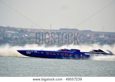 MAMAIA, Rumænien - 29 AUGUST: Båd Fazza 3 af sejr Team, favorit, i første løb i klassen 