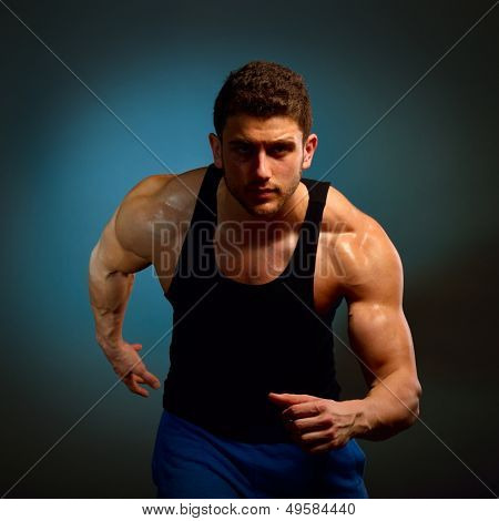 sportlichen jungen Mann