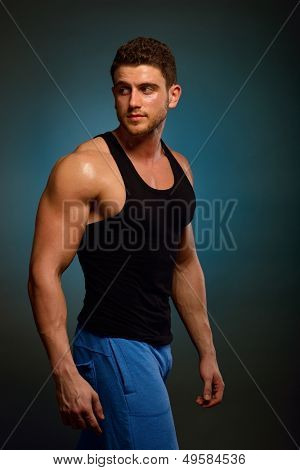 sportlichen jungen Mann