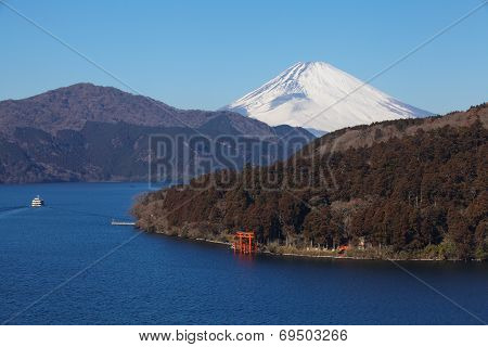lake ashi and mountain fuji in winter season