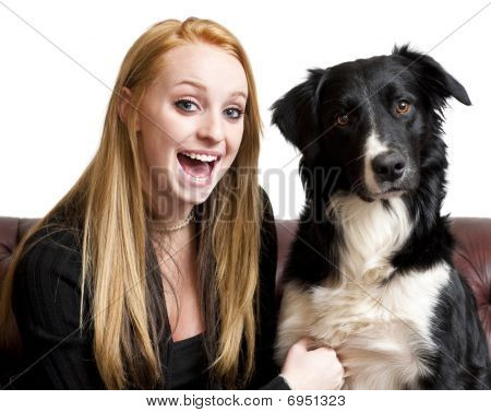 Adolescente con il suo cane