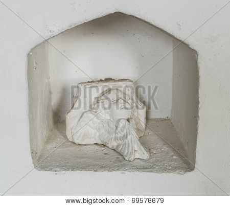 Angel In Niche