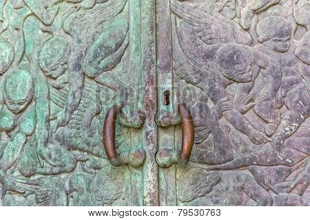 Mausoleum Petrinovic door detail
