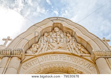 Mausoleum Petrinovic detail